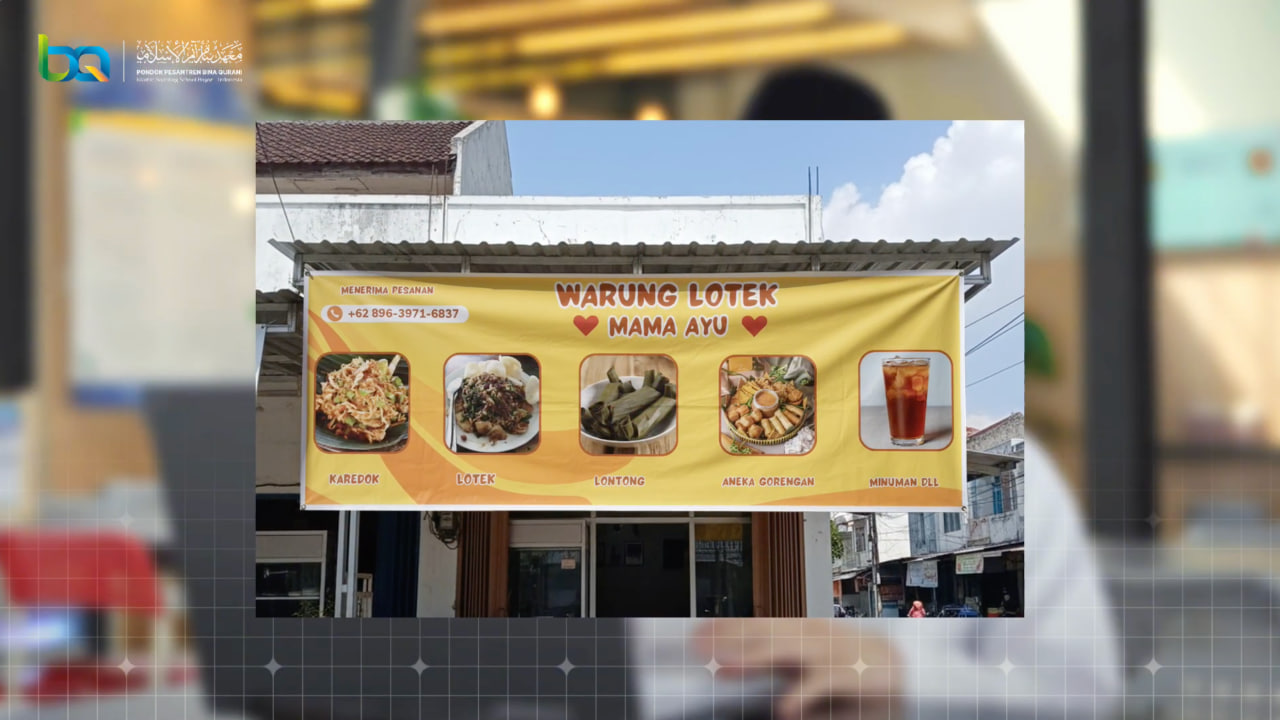 Spanduk Warung Lotek Mama Ayu terpasang di depan warung