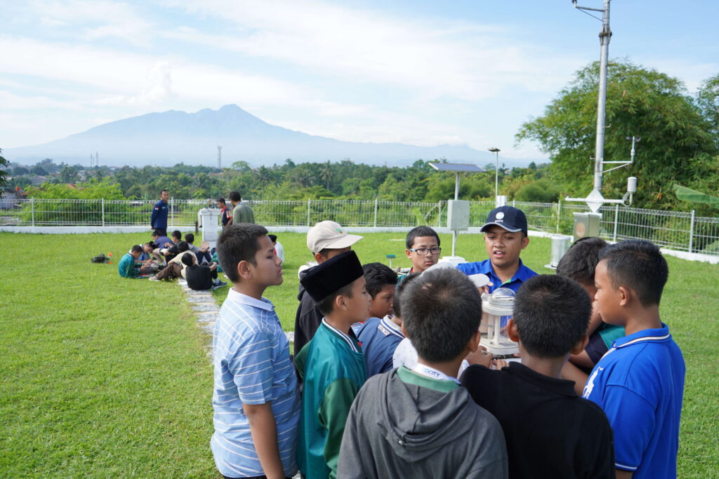 Outing-Class-BQ-Islamic-Boarding-School-MKG-Stasiun-Klimatologi-Bogor