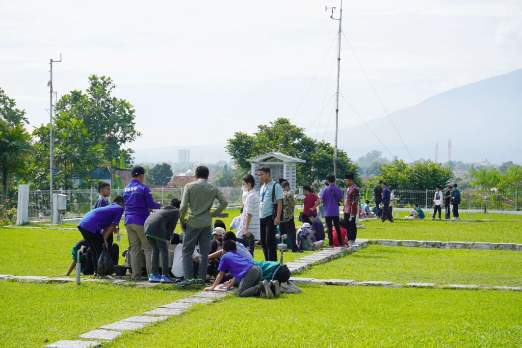 Outing-Class-BQ-Islamic-Boarding-School-MKG-Stasiun-Klimatologi-Bogor