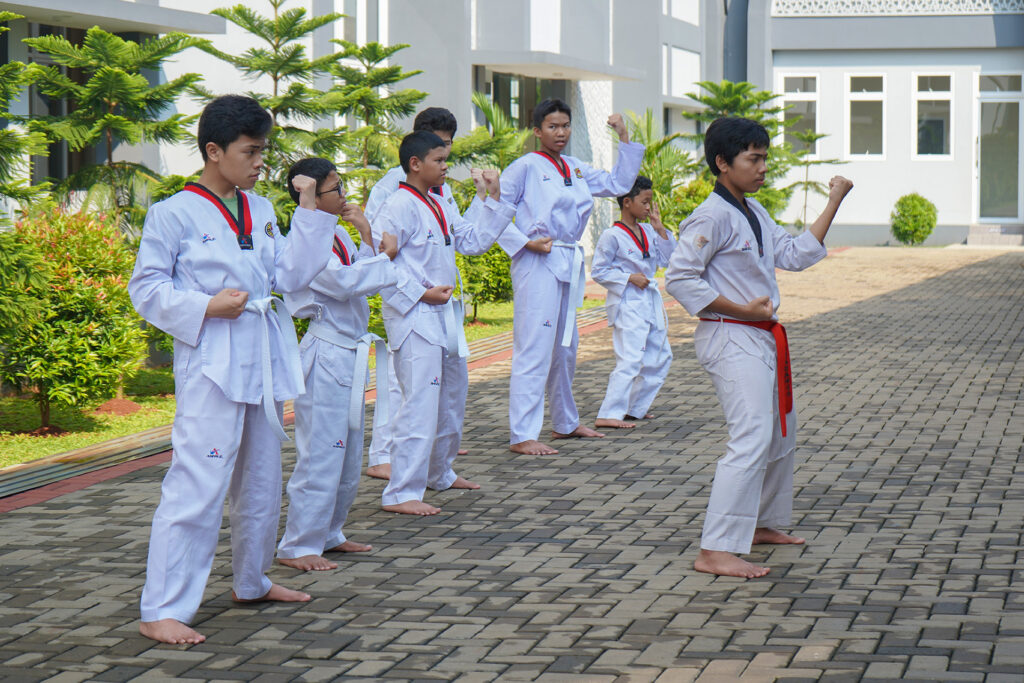 Ekstrakulikuler-Takwondo-Bina-Qurani-Islamic-Boarding-School-kota-Bogor