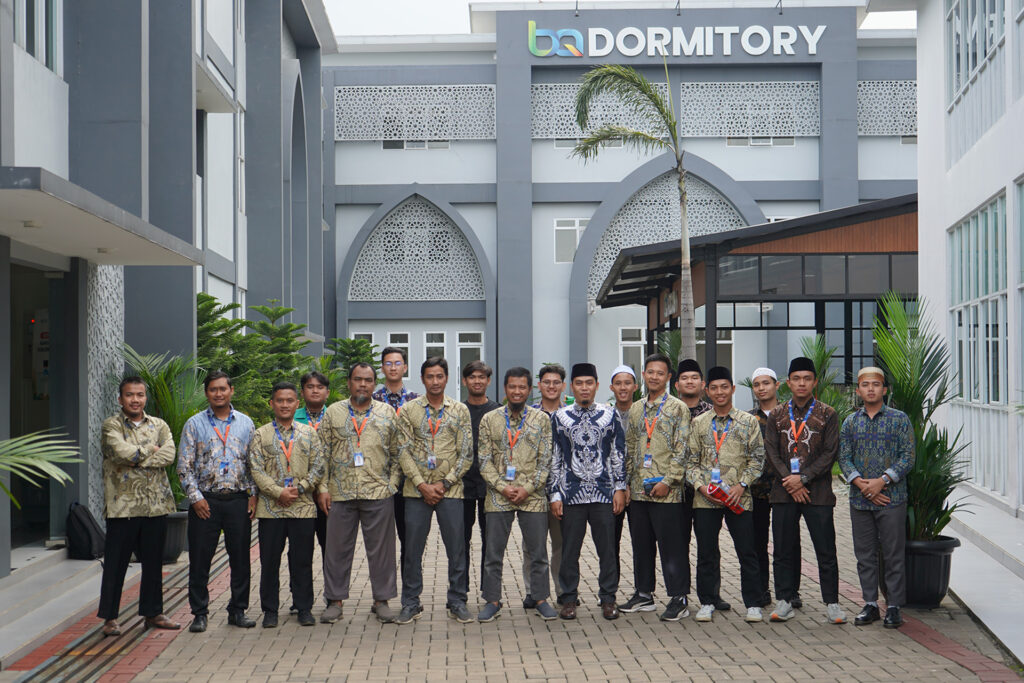 Pendidikan Karakter Bina Qurani Islamic Boarding School