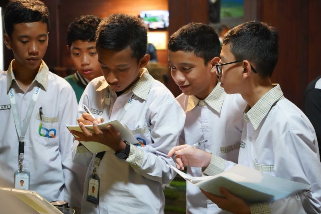 Outing Class Santri BQ Islamic Boarding School ke Museum Pertanian dan Pertanahan Kota Bogor