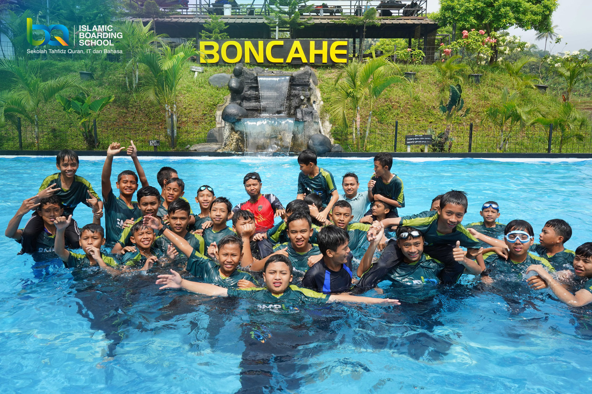 Serunya Kegiatan Santri Berenang di Kolam Bocahe Kebon Camara Hejo Bogor