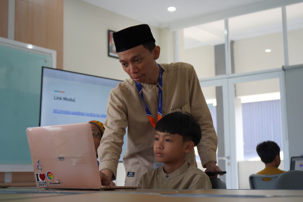 Menggali Dunia Digital untuk Anak-anak di SMP BQ Islamic Boarding School