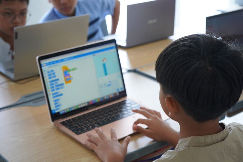 Menggali Dunia Digital untuk Anak-anak di SMP BQ Islamic Boarding School