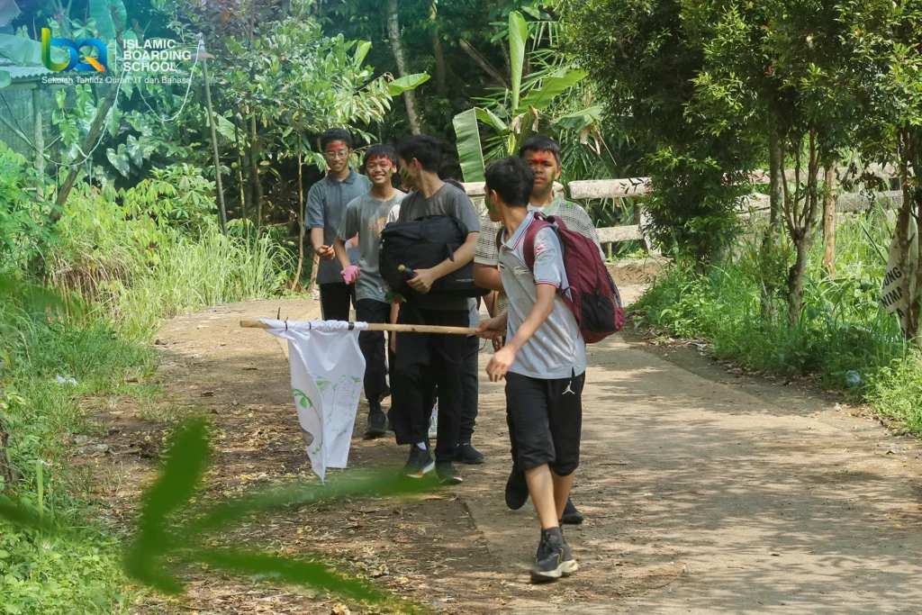 Latihan Dasar Kepemimpinan LDK BQ Islamic Boarding School 